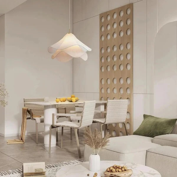 Illuminez votre intérieur avec la suspension LED en forme de fleur en tissu blanc