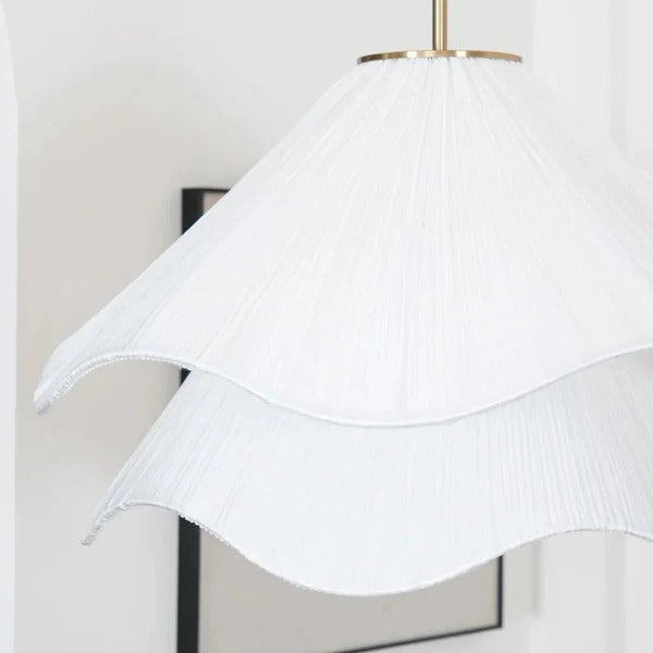 Illuminez votre intérieur avec la suspension LED en forme de fleur en tissu blanc