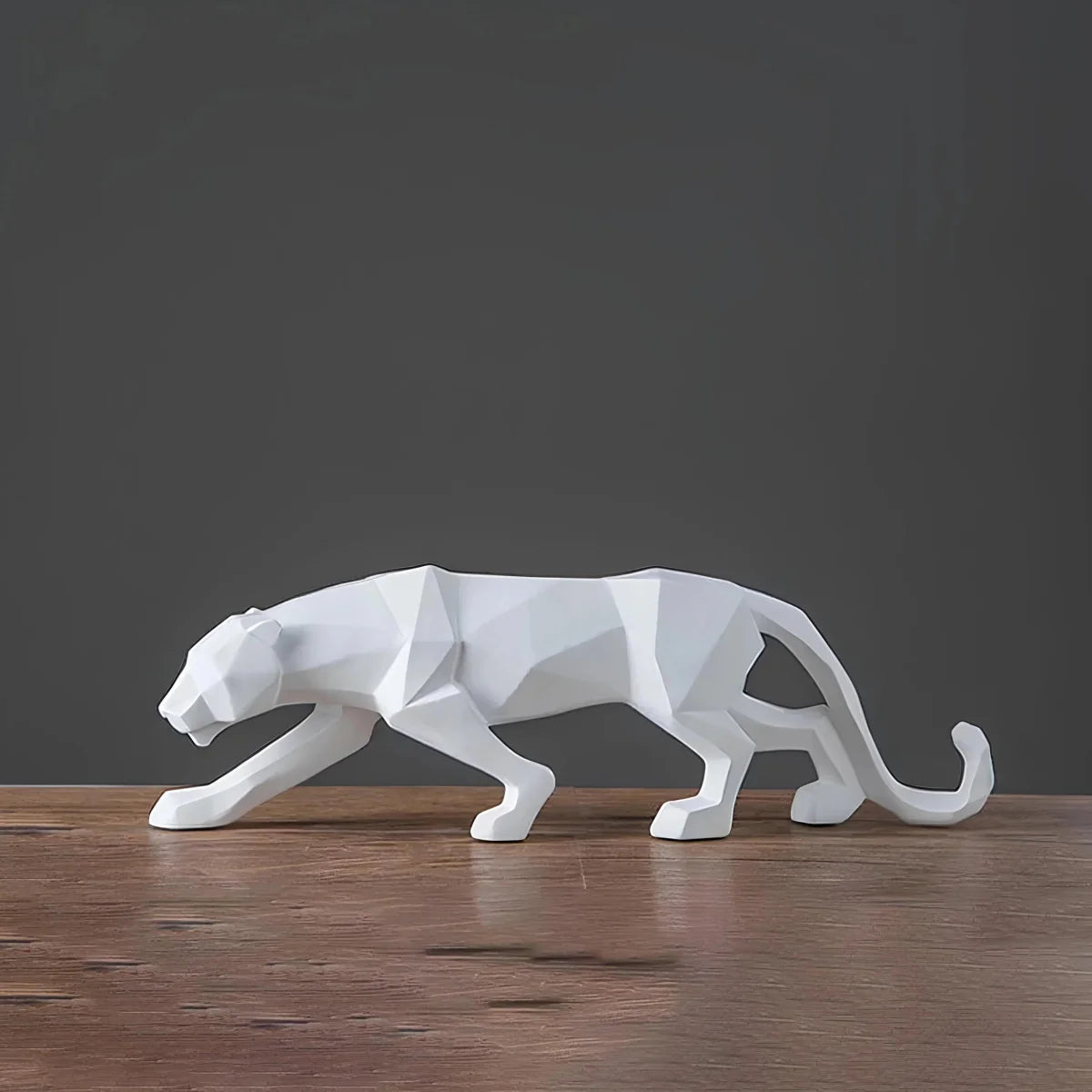 Sculpture de panthère en résine minimaliste