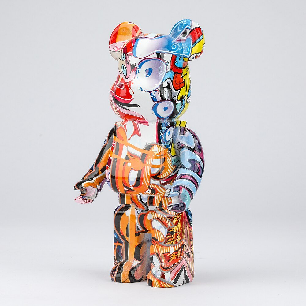 Sculpture d’ours en résine avec design graffiti et art de rue
