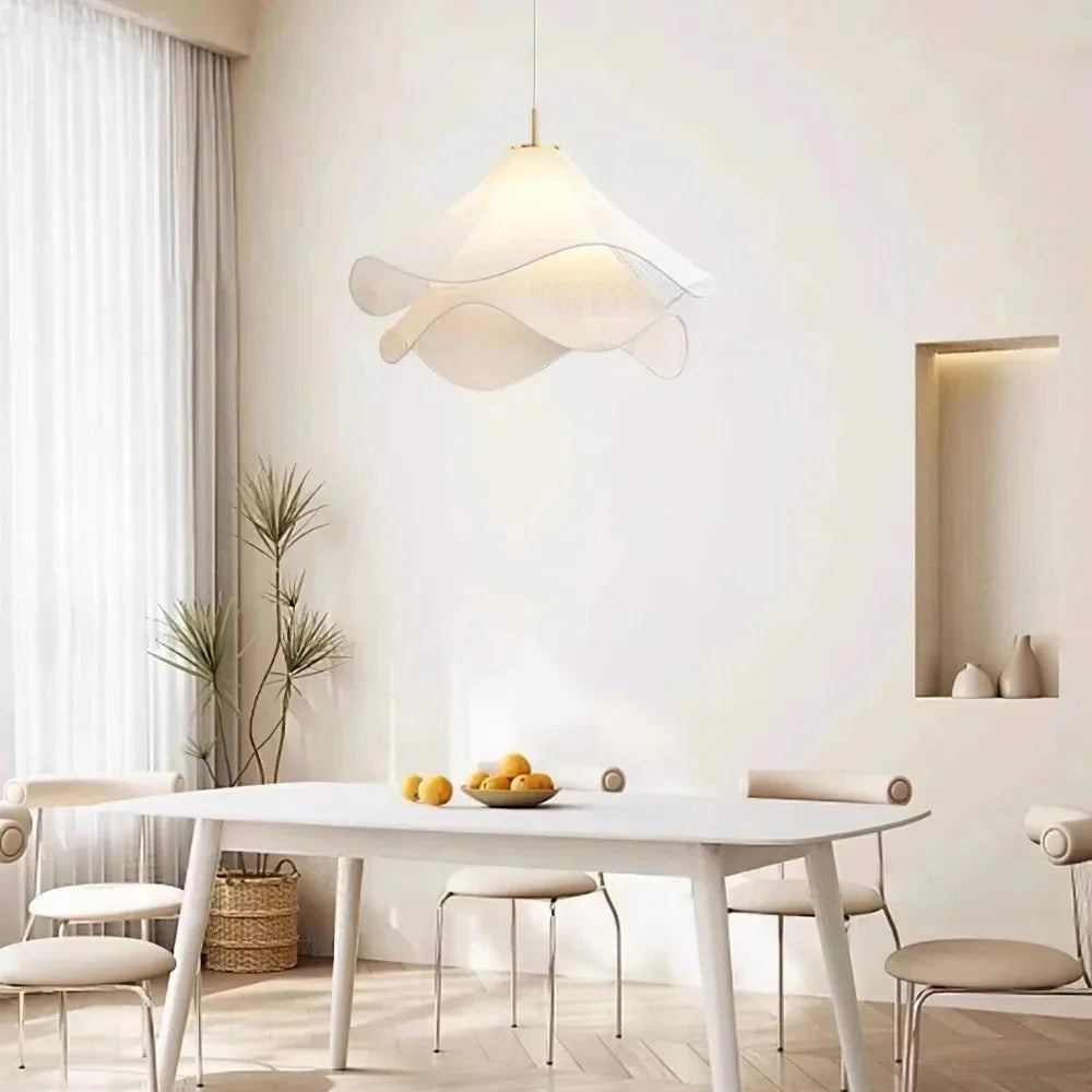 Suspension LED en forme de fleur en tissu blanc