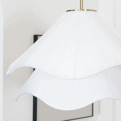 Illuminez votre intérieur avec la suspension LED en forme de fleur en tissu blanc