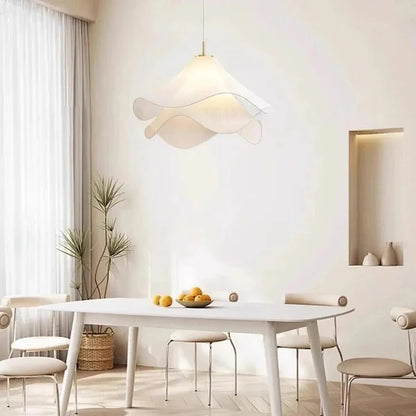 Illuminez votre intérieur avec la suspension LED en forme de fleur en tissu blanc