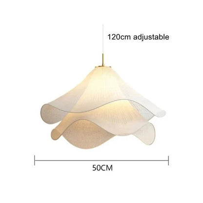 Illuminez votre intérieur avec la suspension LED en forme de fleur en tissu blanc