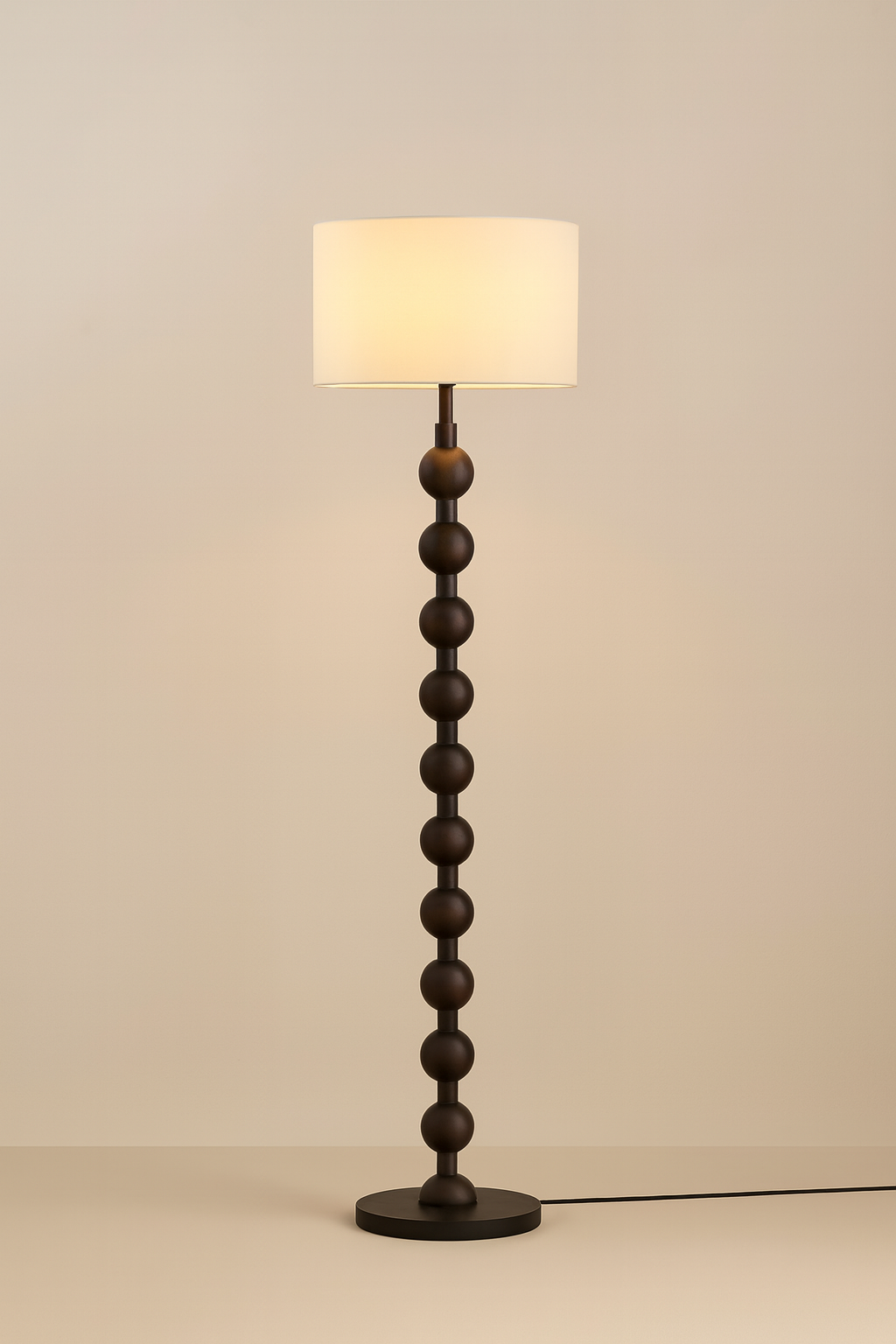Lampadaire classique en bois avec abat-jour en tissu blanc