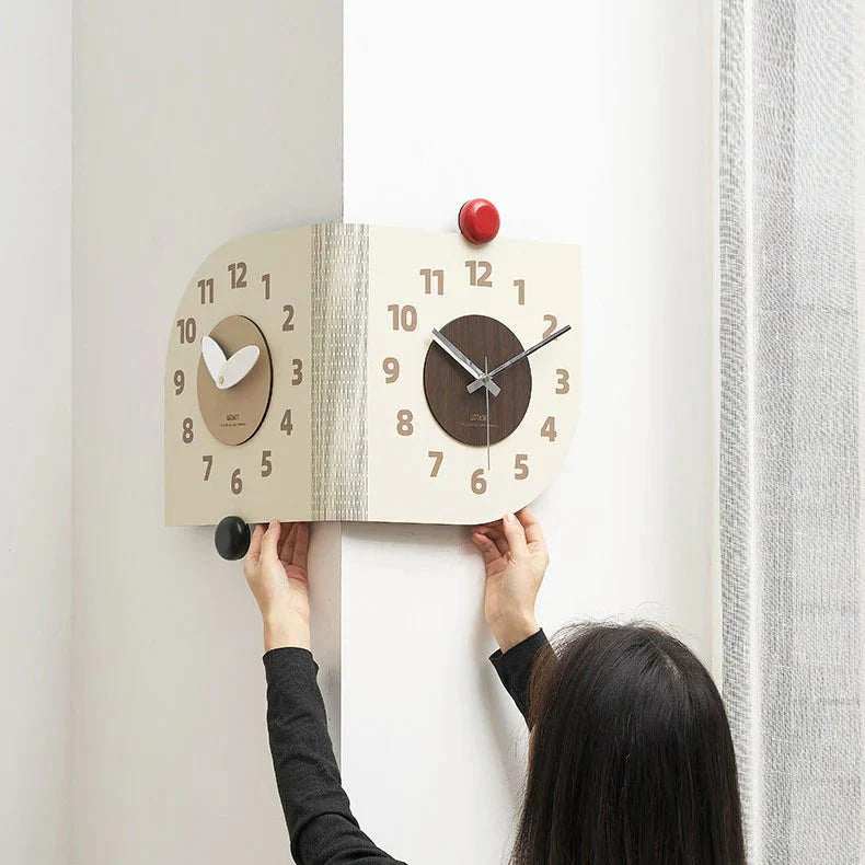 Horloge murale d’angle en bois double face – Design Noyer
