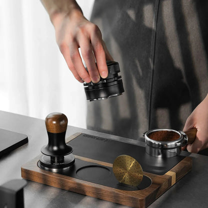 Station de tassage pour espresso - Bois avec tapis en silicone
