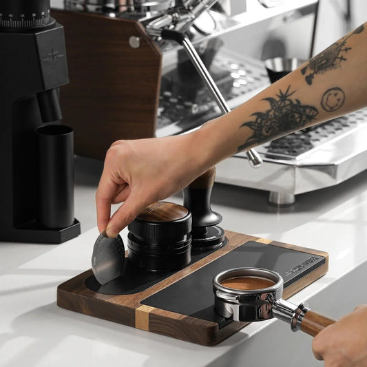 Station de tassage pour espresso - Bois avec tapis en silicone