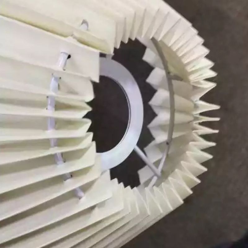 Lampadaire avec abat-jour en tissu plissé