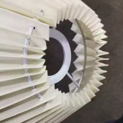 Lampadaire avec abat-jour en tissu plissé