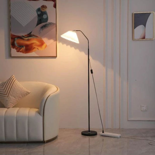 Lampadaire avec abat-jour en tissu plissé