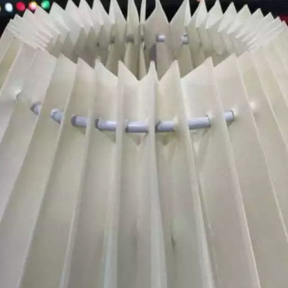 Lampadaire avec abat-jour en tissu plissé