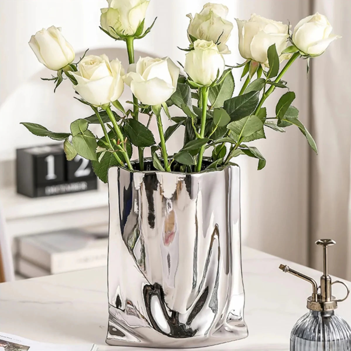 Vase Argent Liquide avec Finition Métallique