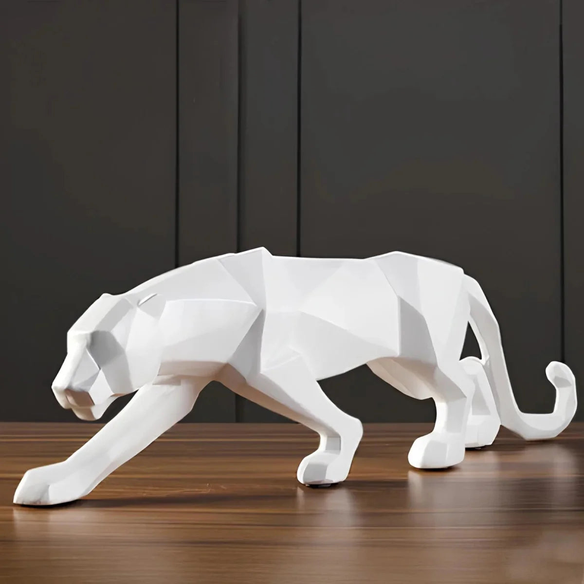 Sculpture de panthère en résine minimaliste