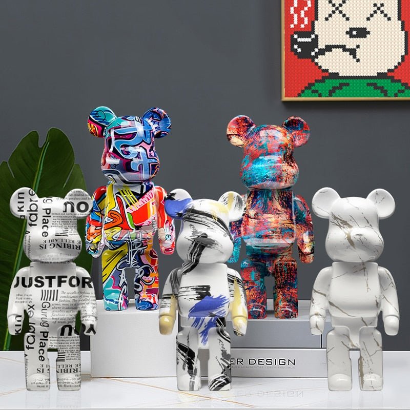 Sculpture d’ours en résine avec design graffiti et art de rue