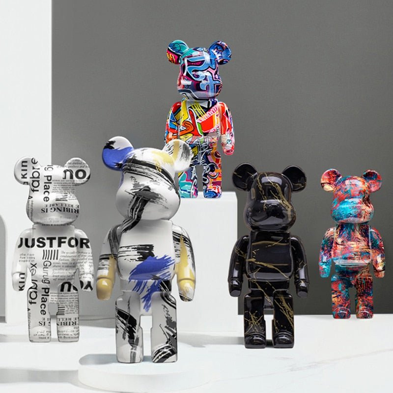 Sculpture d’ours en résine avec design graffiti et art de rue